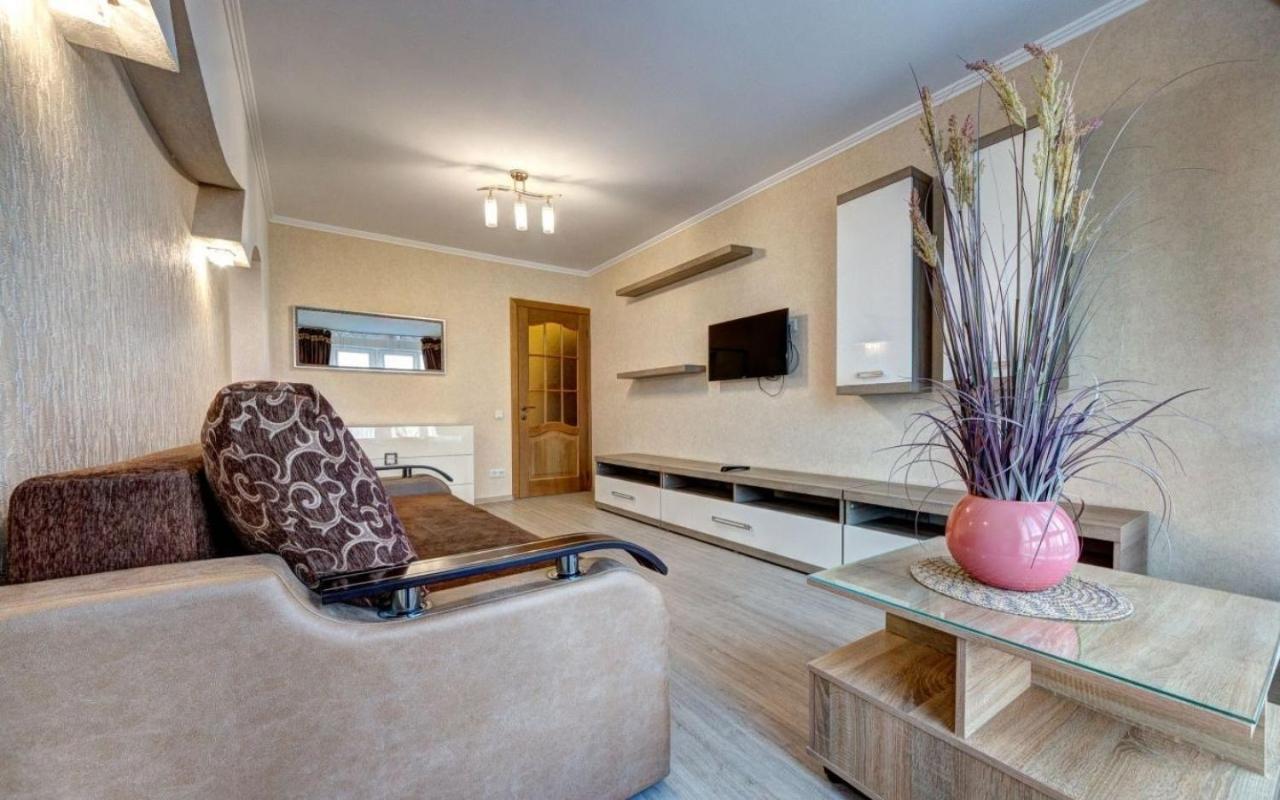 1к метро лукьяновка, юрия ильенка 49 Apartment *